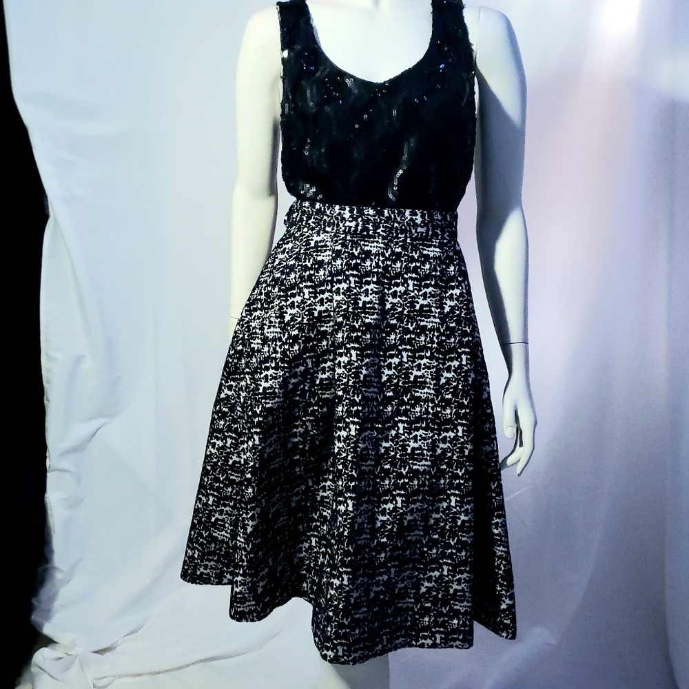 H&M Bubble style skirt